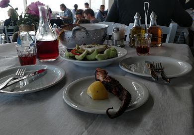 Santorini food: The Best Restaurants in Santorini. What to eat in Santorini